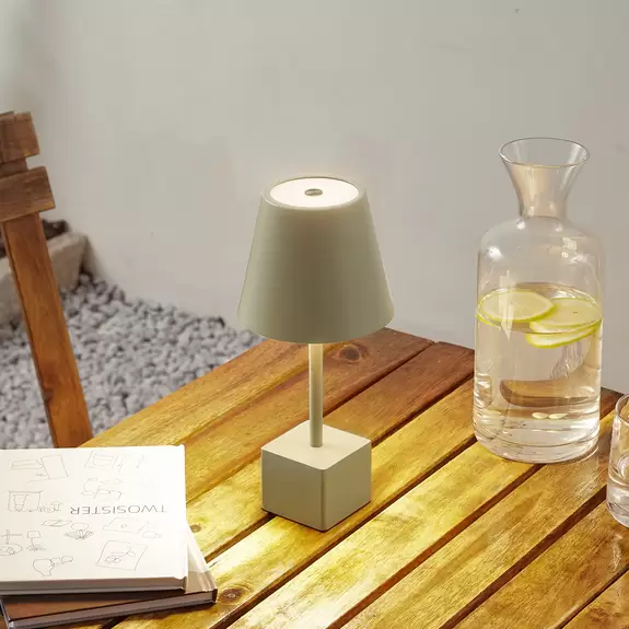 Lampenwelt Lindby LED-Akkutischleuchte Janea CUBE, grün, Metall Versandkostenfrei