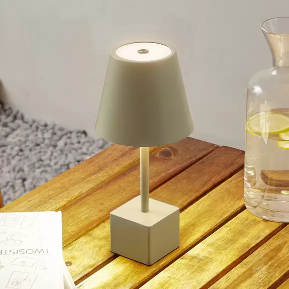 Lampenwelt Lindby LED-Akkutischleuchte Janea CUBE, grün, Metall Versandkostenfrei
