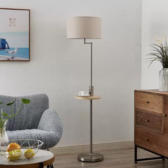 Lampenwelt Lindby Stehlampe Zinia, nickelfarben, Ablage, USB-Anschluss Riesige Ersparnisse