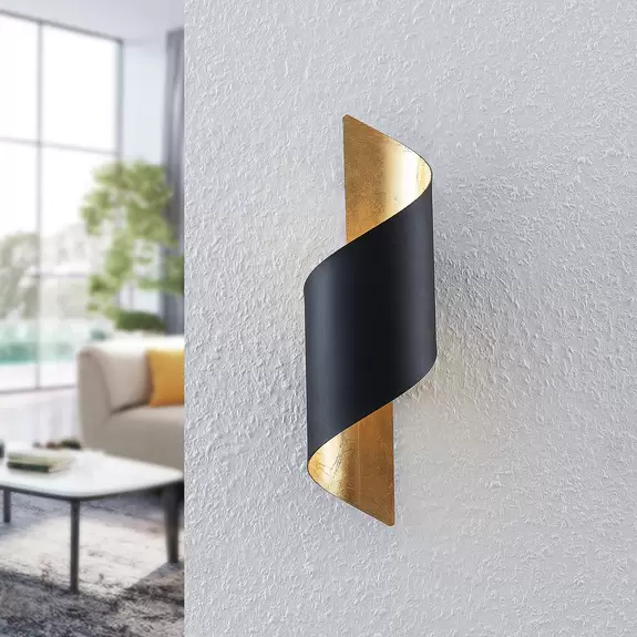 Lampenwelt Lindby Chenotara Wandlampe in Schwarz und Gold Heißer Verkauf