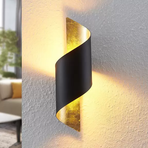 Lampenwelt Lindby Chenotara Wandlampe in Schwarz und Gold Heißer Verkauf
