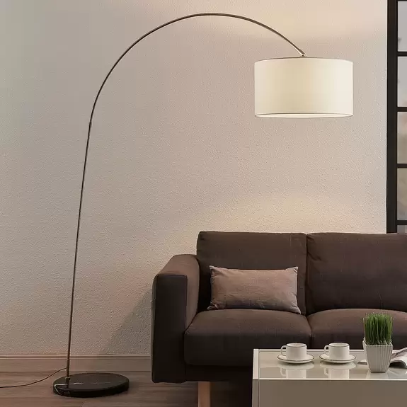 Lampenwelt Lindby Belinda Bogenstehlampe , weißer Stoffschirm Kauf eins, bekomm eins gratis