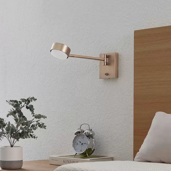 Lampenwelt Lindby Wandlampe Kaylou, bronzefarben, Alu, Ausladung 37 cm Weihnachtsangebot