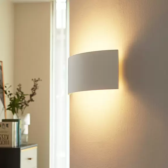 Lampenwelt Zeitlose Wandleuchte Naike aus Gips Exklusivangebot