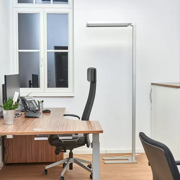 Lampenwelt Silberne Büro-LED-Stehlampe Dorean Cyber Monday