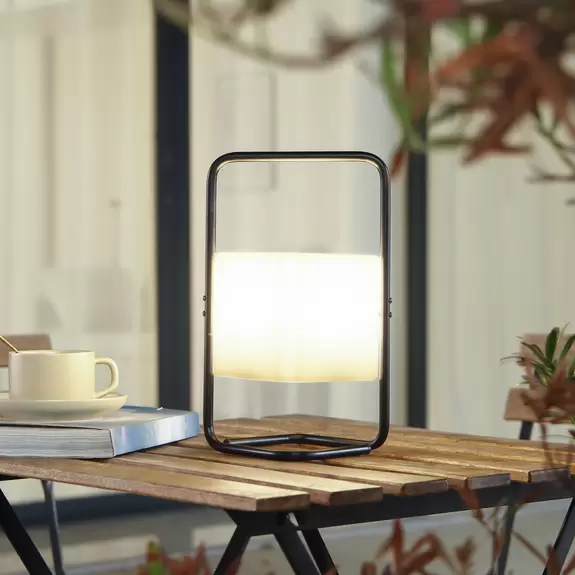 Lampenwelt Lindby LED-Akkutischlampe Valtor, schwarz/weiß, Eisen, IP44 Bestseller