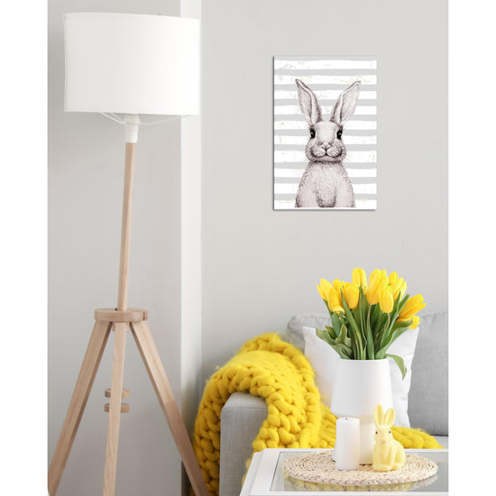Queen Kerosin Blechschild - White Rabbit with stripes Black Friday Preise