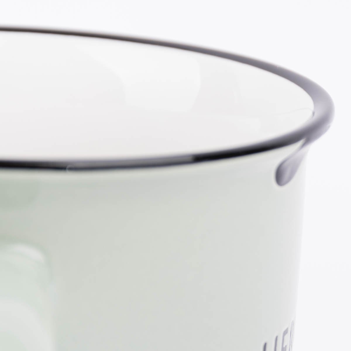 Schöner Leben Tasse Vintage aus Keramik in Emaille-Optik Lieblingsmensch hellgrün schwarz 400ml von Grafik Werkstatt Speichern exportieren
