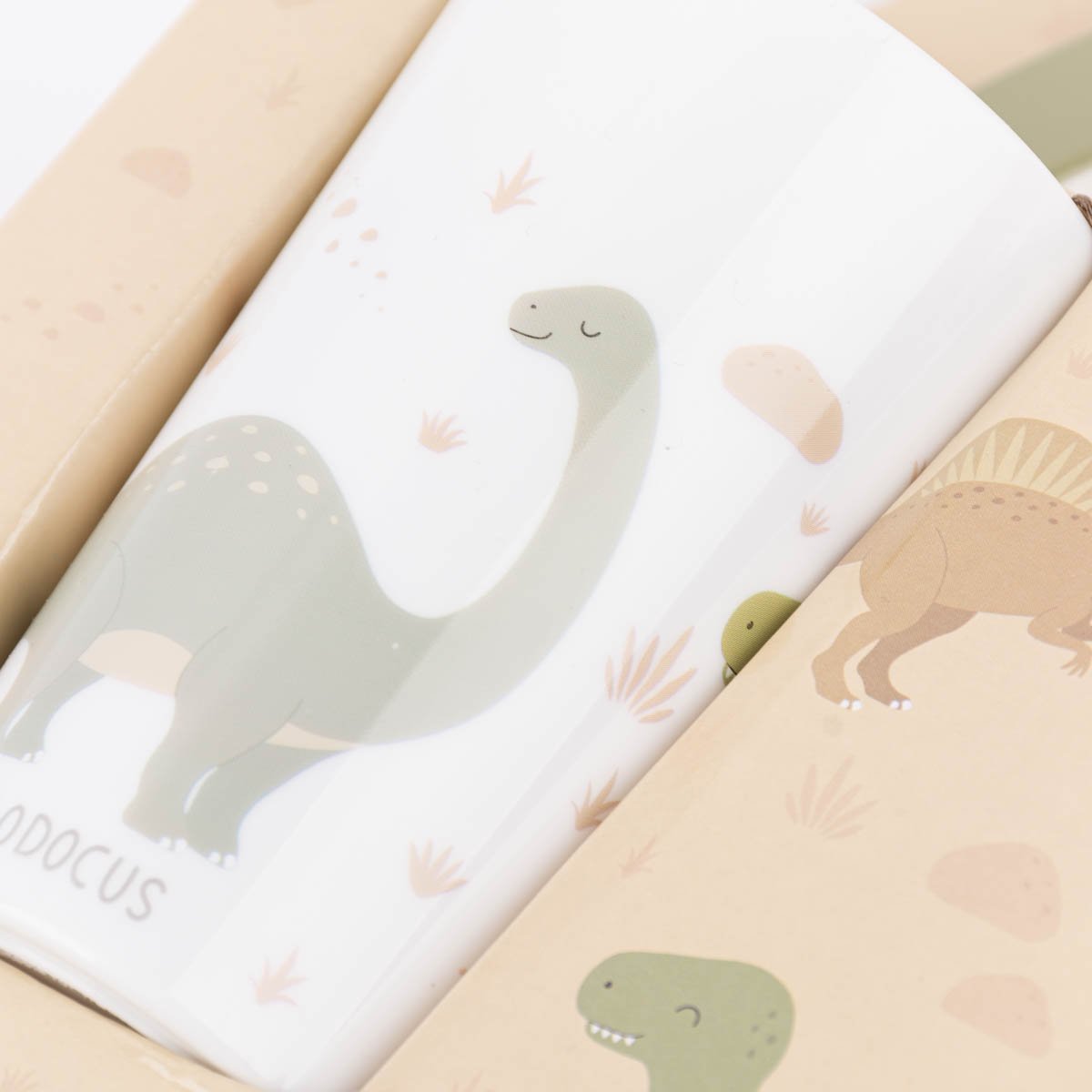 Schöner Leben Kinder Geschirrset 3-tlg. Dinosaurier aus recycelten PET-Flaschen weiß grün 26,5x6,5x24,5cm von Sass & Belle Im Verkauf