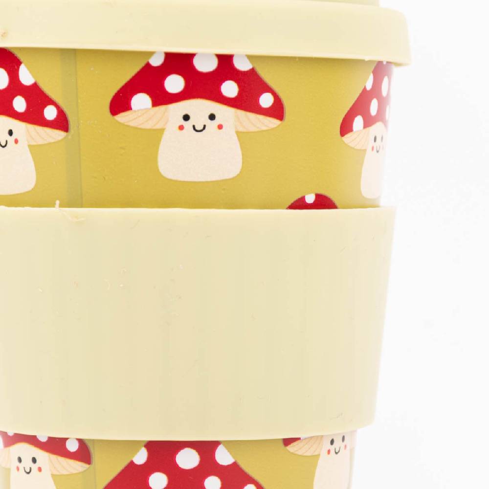 Schöner Leben To go Becher aus recycelten PET Flaschen Fliegenpilz grün rot weiß 400ml von Sass & Belle 50% Rabatt für begrenzte Zeit